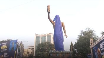 インドでのリネア・メッシ像の除幕式はファンによる暴動で覆われた