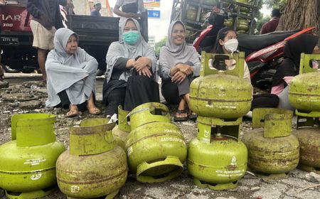 Antrean Tabung Gas 3 Kg Membuat Pedagang Tidak Jualan Hari Ini