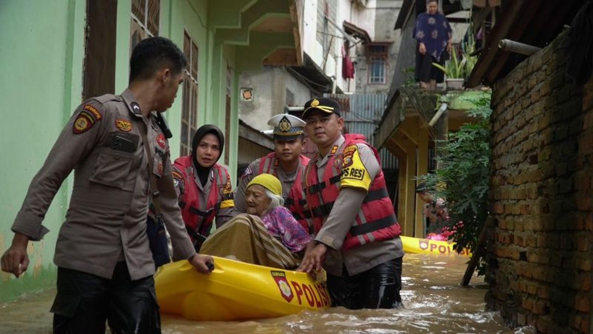 320所房屋因Rokan Hulu Riau高达1米的洪水而淹没