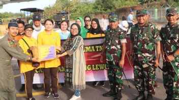 TNI Commander Agus Subianto Sends Social Assistance To Victims Of Mount Lewotobi Eruption