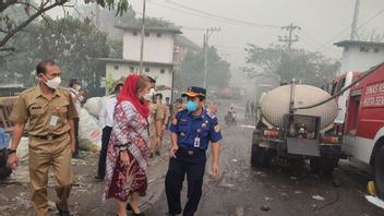 Hingga Bekas Kebakaran Tak Berasap, Mobil Damkar <i>Standby</i> di TPA Jatibarang Semarang 