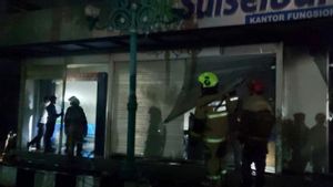 Massa Robohkan Pagar, Kantor DPRD Sulsel Nyaris Dibakar