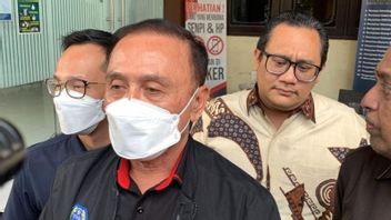PSSI Iwan Bule Ketum在东爪哇地区警察局对Kanjuruhan悲剧进行了5小时的检查