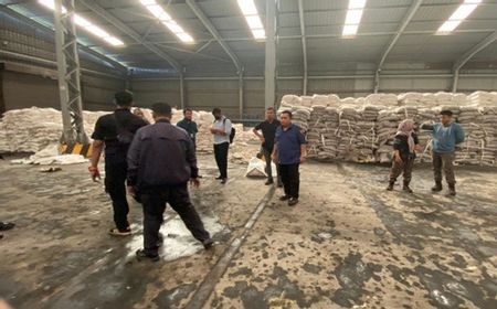 Usut Korupsi Impor Gula, Kejagung Sita 2.254 Ton Gula PT SMIP di Dumai Riau