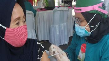 اهتمام كبير، حكومة ولاية جاوة باتانج الوسطى تستهدف 30 ألف تطعيم للمسنين من ال COVID سيتم الانتهاء منها بحلول نهاية نوفمبر