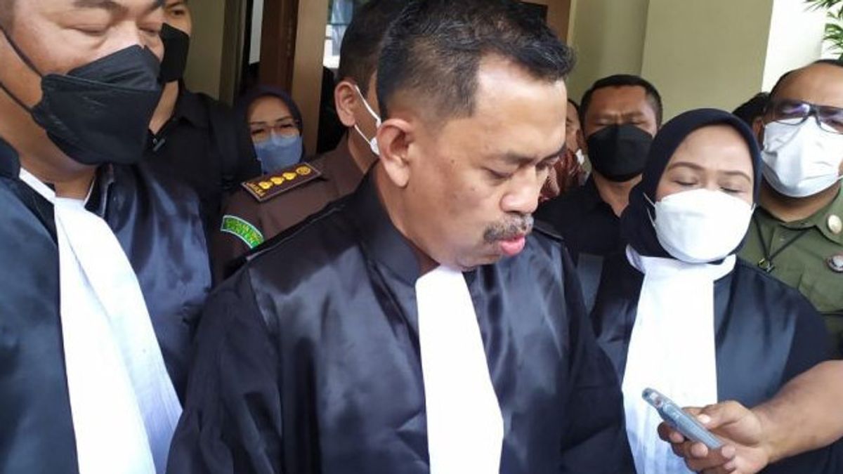 Pak Hakim, Jaksa Minta Herry Wirawan Pemerkosa Belasan Santriwanti Juga Dikebiri