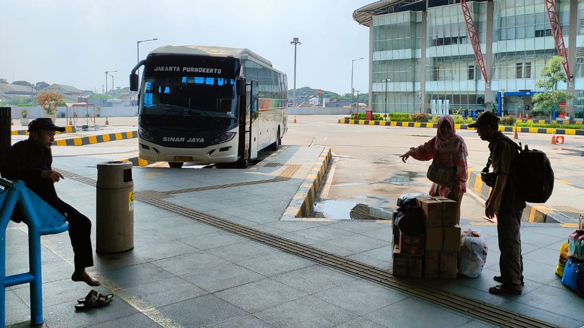 Terminal Pulogebang Prediksi Puncak Arus Mudik Terjadi Pada Akhir Pekan Ini