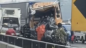 1 Tewas dan 5 Luka dalam Kecelakaan Libatkan 9 Mobil di Tol Cipularang KM 111