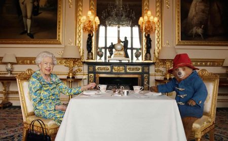 Pernah Akting Bareng James Bond dan Paddington, Ini Film yang Dibintangi Ratu Elizabeth II