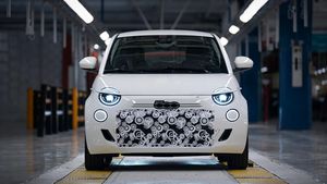 菲亚特500混合动力预制装置第一台从工厂推出,批量生产到2025年底