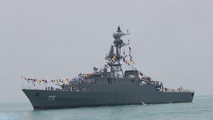 Kepala Pentagon Klaim Kapal Selam AS Tenggelamkan Kapal Perang Iran