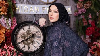 Bring Nuansa Keanggunan Perempuan, Hidah Pratama In The Fashionst Wear Collection