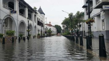 أمطار غزيرة تغمر مدينة سيمارانج القديمة