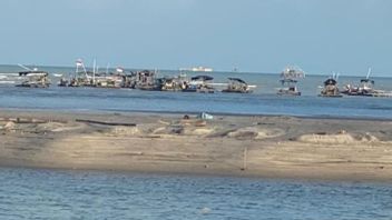 Une mine d’équipe illégale sur la plage de Cemara à Babel déstabilisée, des appareils sont tenus d’intervenir