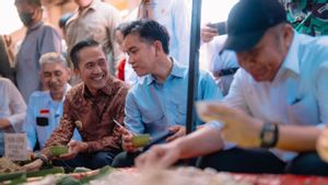 Kunjungi Sumsel, Gibran Sempatkan Makan Pempek Bareng Walkot Palembang di Pasar 16 Ilir 