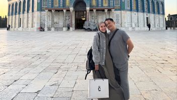 扎斯基亚·阿迪亚·梅卡(Zaskia Adya Mecca)确保她的女儿在“成员”遭受暴力事件后安全