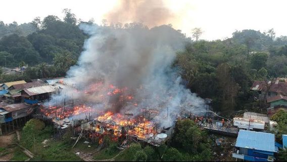 Kebakaran Hebat di Barito Utara Kalteng, 12 Rumah Ludes Terbakar