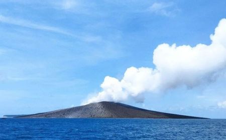 Gunung Anak Krakatau Erupsi Setinggi 1.000 Meter