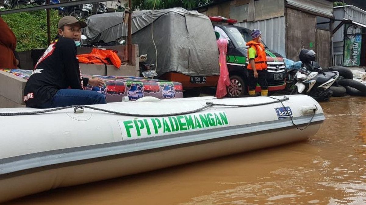 FPI属性を使用したために解散したCipinangMelayuの洪水ポスト