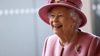 7种最标志性和最优雅的伊丽莎白二世女王生活中的礼服风格