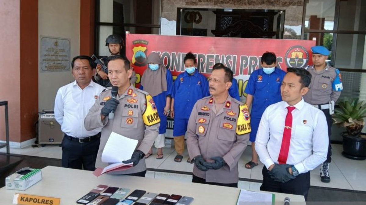 Le complot du déposant d’origine de Cirebon capturé à Temanggung, 25 téléphones portables volés ont été saisis