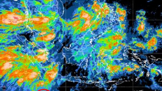 BMKGは、バンテン近くの熱帯低気圧の種子が一部の地域の雨に影響を与えると述べています