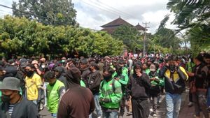 Massa Ojol-Mahasiswa Geruduk Polda Bali, Tuntut Keadilan Tewasnya Affan Kurniawan