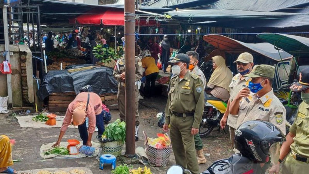 Socialization Doesn't Work, South Sumatra OKU Satpol PP Orders Street Vendors In 2 Traditional Markets