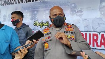 TNI警察がKKBテロリストと銃撃戦、パプア・イラガの住民が逃げる