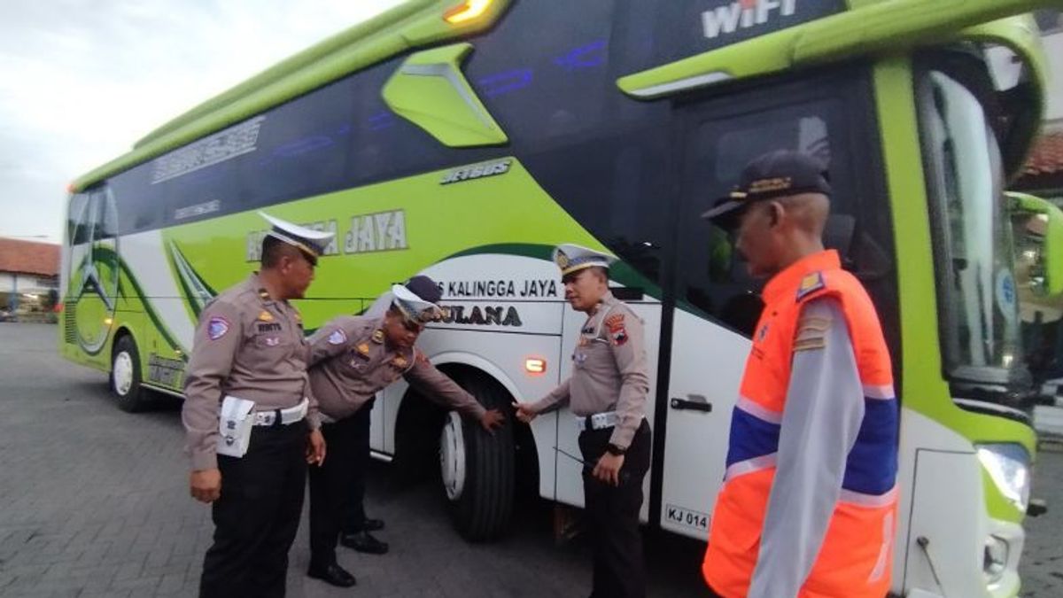 Tim Gabungan Lakukan Ramp Check Bus AKAP di Terminal Induk Jati Kudus