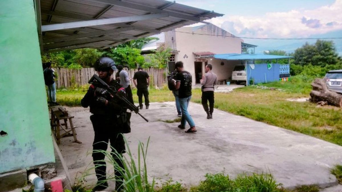 Densus 88 Anti-terror Searches 2 Houses In Sigi And Palu