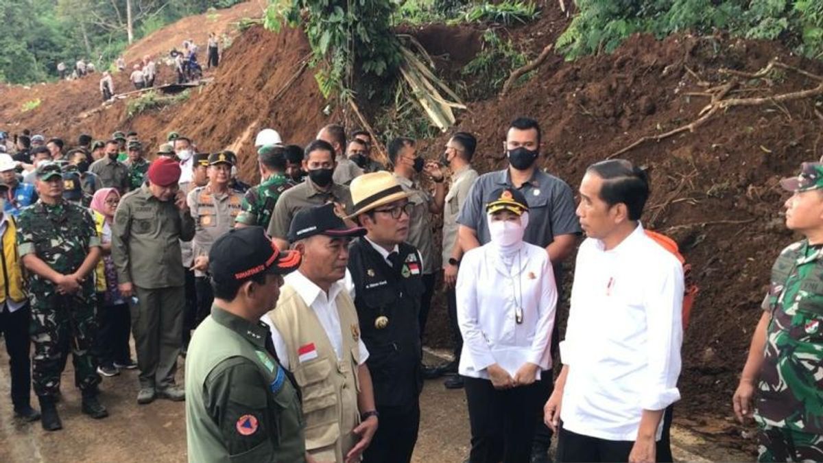 Jokowi Perintahkan Evakuasi Korban Gempa di Cianjur Didahulukan
