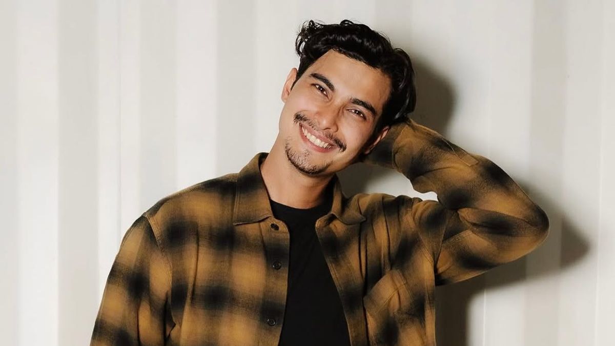 Fobia Keramaian, Cinta Brian Pilih Nikmati Kembang Api Tahun Baru Lewat Video Call