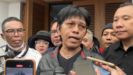 Politikus PDIP Adian Sebut Tim Ganjar-Mahfud dan AMIN Jalin Komunikasi Soal Hak Angket