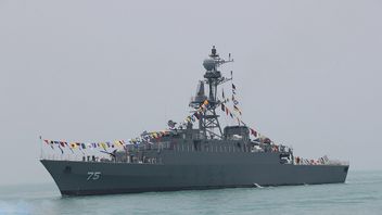 Pentagon Chief Claims US Submarine Sunk Iranian Warship