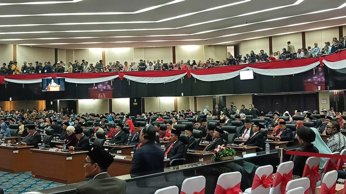 Selamat Bertugas! 106 Anggota DPRD DKI Periode 2024-2029 Dilantik 