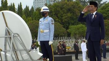 President Jokowi's Flowers For Unknown Heroes At Kalibata TMP