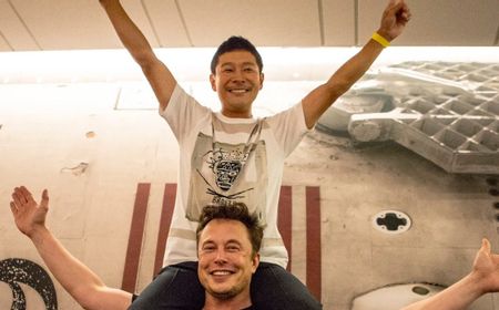 Miliarder Jepang Yusaku Maezawa Berencana Kelilingi Bulan dengan SpaceX Milik Elon Musk