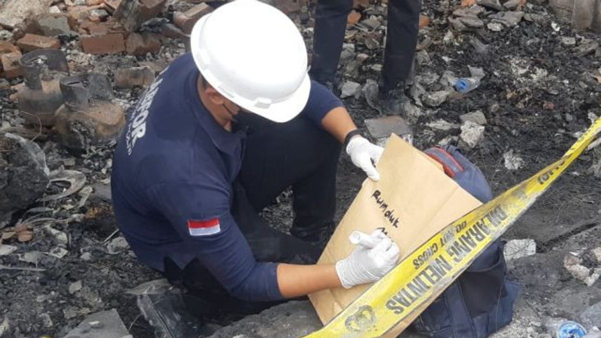 Referring To The Cause Of The Cikini Fire, The Forensic Laboratory Secure Gas Tubes 3 Kg And The Regulator For Examination