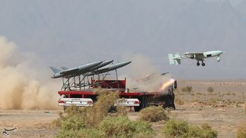 伊朗在地区紧张局势中举行军事演习:无人机空防能力演示