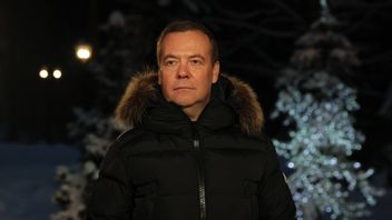 Medvedev dit que la Russie pourrait attaquer la France et la Grande-Bretagne si elle donnait des armes nucléaires à l'Ukraine