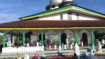 Warga Negeri Wakal Maluku Holds Eid Prayer 1444 H Hari Ini