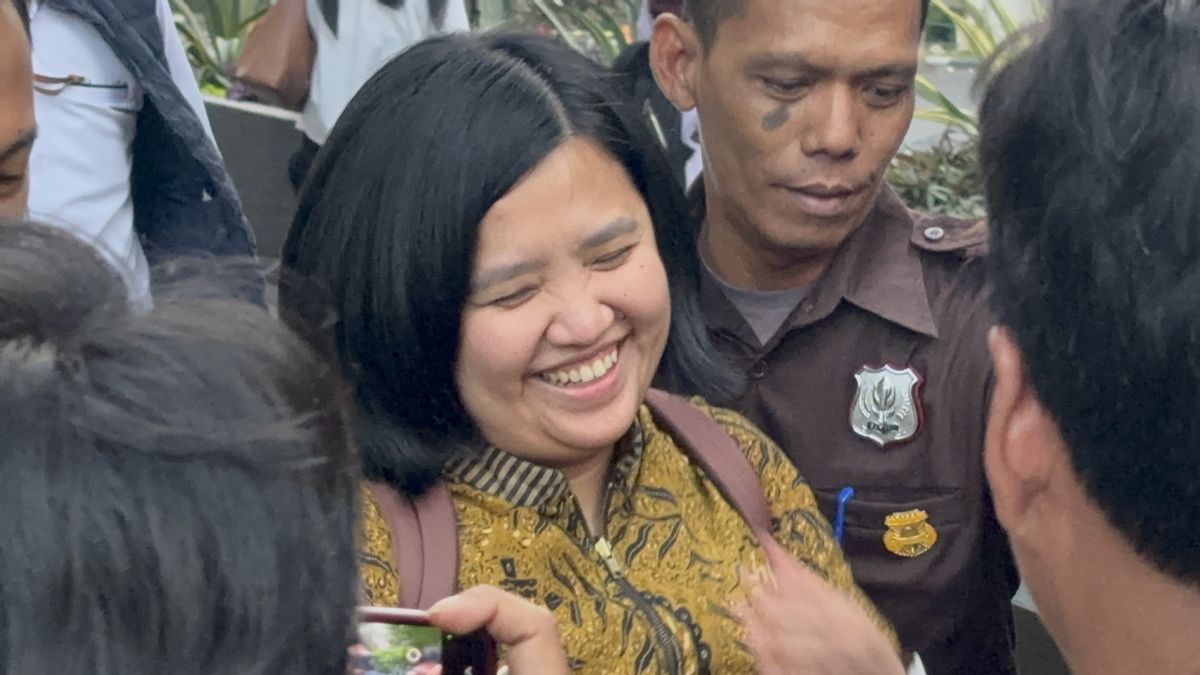 Eks Stafsus Nadiem Makarim Lempar Senyum Usai Diperiksa KPK Terkait Penyelidikan Google Cloud
