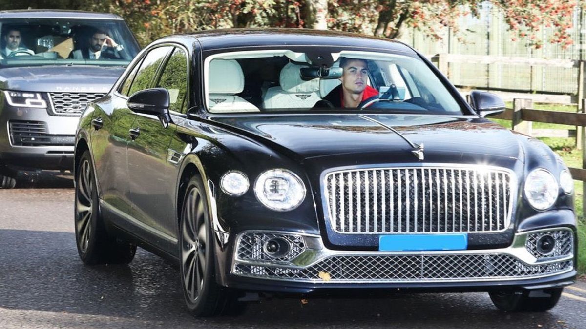 Mobil Mewah Baru Cristiano Ronaldo; Bentley Flying Spur Seharga Rp4,1 Miliar