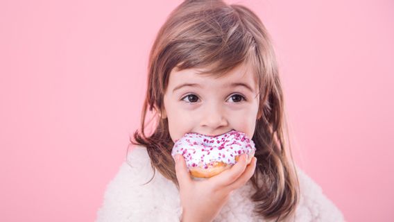 Les enfants consomment de sucre par jour, toujours surveillés et restrictés Oui, Bund!