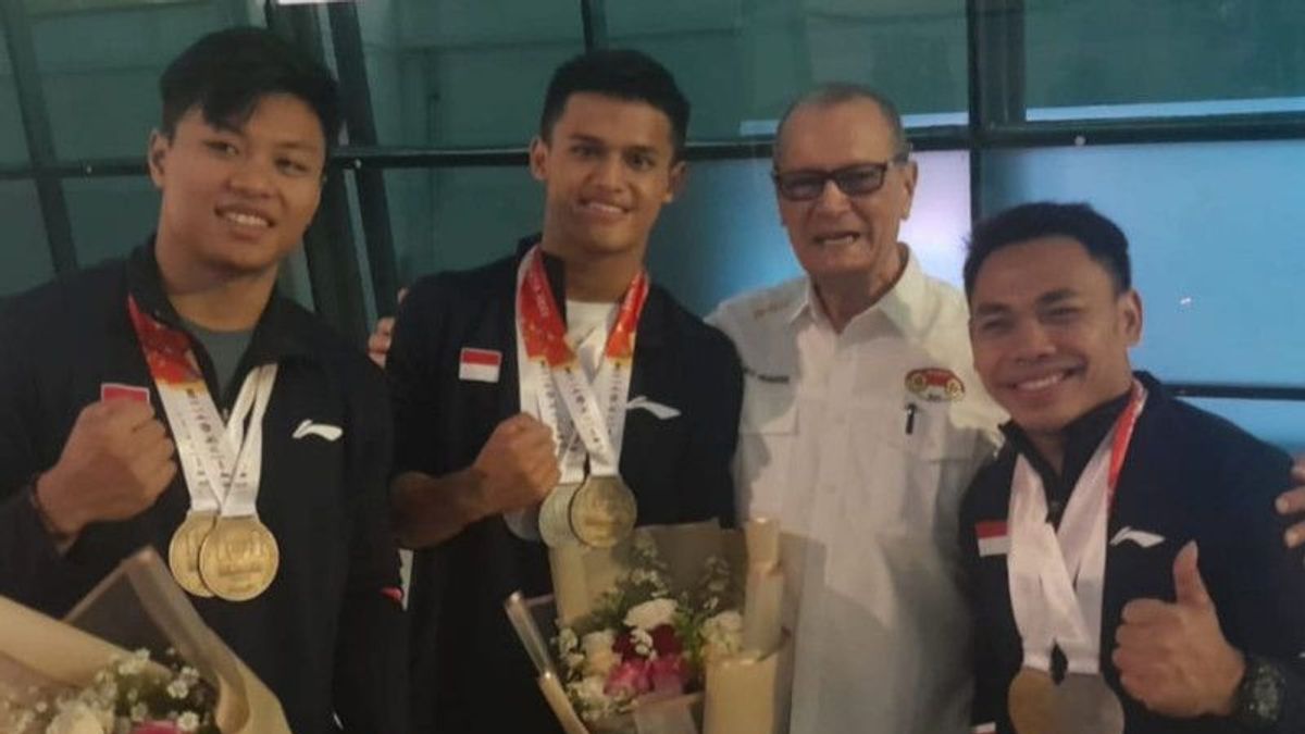 3 Lifter Peraih Medali Kejuaraan Dunia 2022 Tiba di Tanah Air