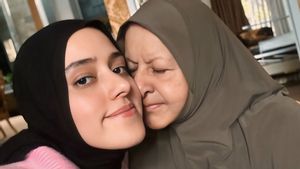Fairuz A Rafiq Ungkap Perjuangan Rawat Ibu Sakit Alzheimer