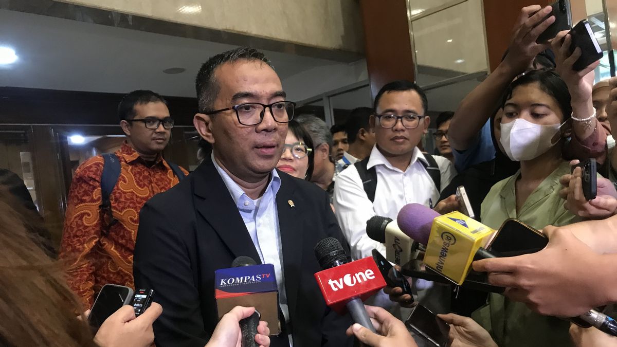 Mahasiswa Bisa Bernapas Lega, Mendikti Tegaskan UKT Tidak Akan Naik