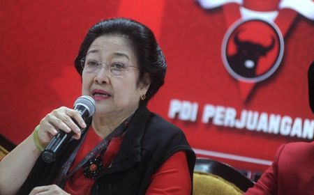 Megawati Minta Kader PDIP Beri Penghormatan Terbaik untuk Frans Lebu Raya