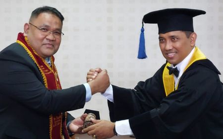 Teguh Santosa Raih Gelar Doktor di Unpad dengan Disertasi tentang Reunifikasi Semenanjung Korea